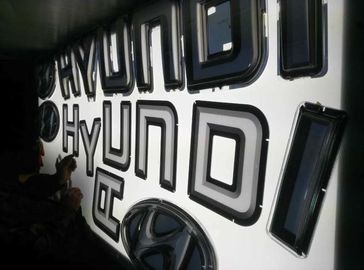 Vácuo de Pvd Chrome que metaliza o logotipo automotivo da máquina que croma a orientação vertical